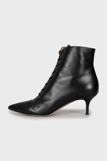 Кожаные ботильоны kitten heel