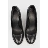 Черные туфли с перфорацией