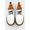 Белые кожаные туфли