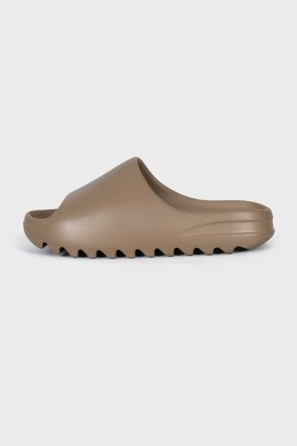 Коричневые шлепанцы Yeezy Slide