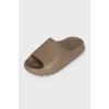 Коричневі шльопанці Yeezy Slide