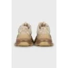 Белые кроссовки Triple S 