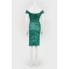 Коктейльное зеленое платье в складку