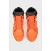 Оранжевые кожаные кроссовки высокие