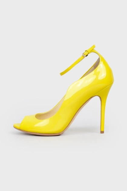 Желтые туфли с открытым носком