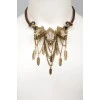 Ожерелье с металлическими перьями и орлиными головами 