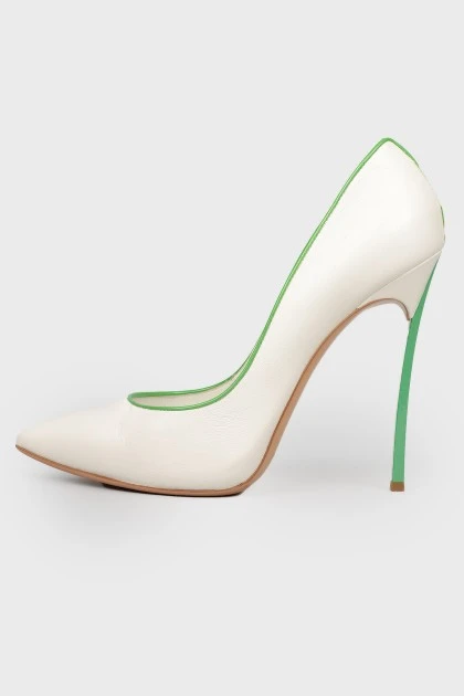 Белые туфли с зеленым кантом