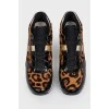 Кросівки з леопардовим принтом