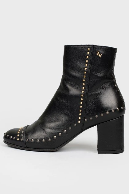 Ботинки кожаные черные с металлическими заклепками