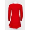 Платье красное прямого кроя с длинным рукавом