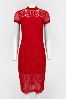 Платье красное кружевное прямого кроя
