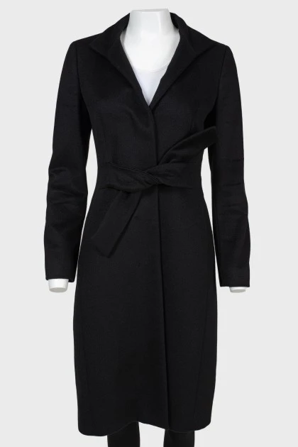 Черное шерстяное пальто с поясом