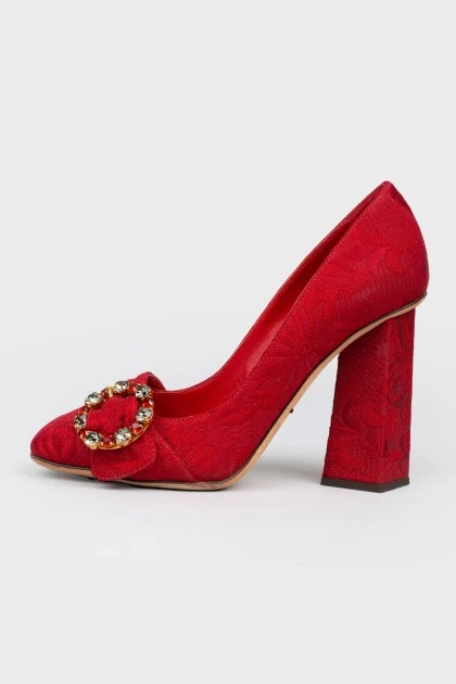 Красные текстильные туфли на фигурном каблуке