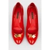 Червоні лакові туфлі