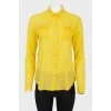 Рубашка желтая с золотистыми кнопками