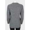 Сірий вовняний светр із тканинним принтом