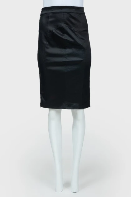 Черная юбка-карандаш с высокой талией