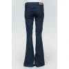 Темно-синие джинсы с золотистыми пуговицами-полусферами
