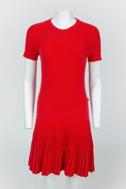 Красное платье с заниженной талией