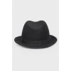 Чорний вовняний капелюшок