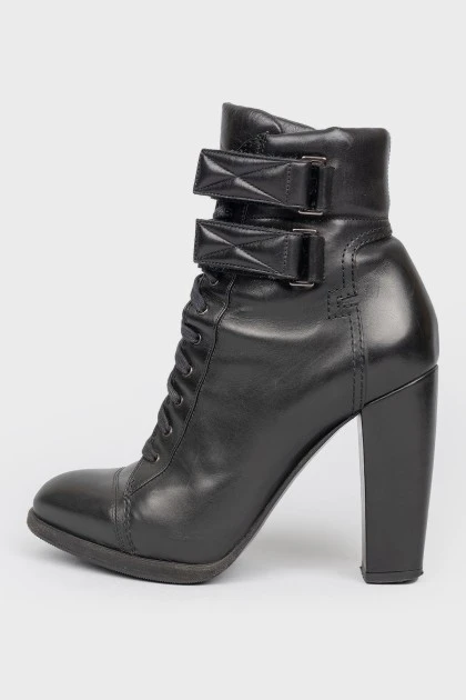 Черные кожаные ботинки на шнуровке и липучках