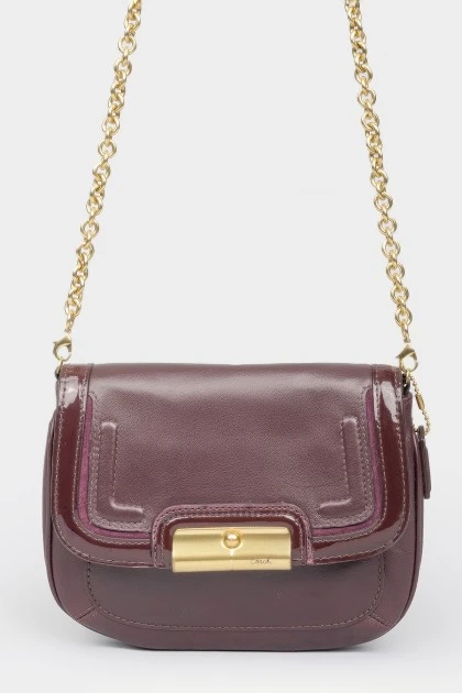 Фиолетовая сумочка с лакированными вставками