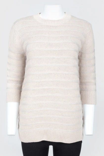 Бежевий в'язаний светр із горизонтальним візерунком