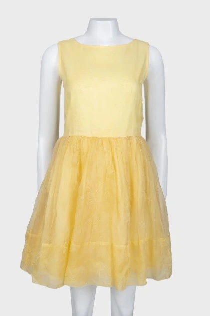 Жовта сукня з квітковим фатином
