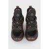 Черно-коричневые кожаные кроссовки с изгибом на подошве