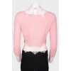 Розовый тонкий свитер с кружевом