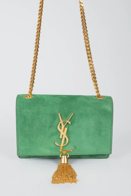 Зеленая замшевая сумочка с золотистой фурнитурой, на кнопке