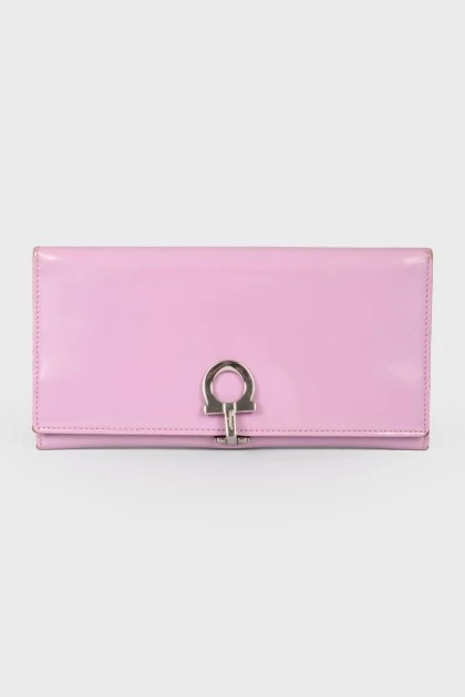 Розовый кожаный кошелек на магнитной застежке