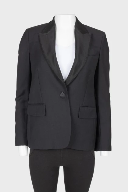 Черный классический пиджак на пуговице