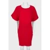 Красное платье с коротким рукавом, сбоку на молнии