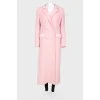 Розовое приталенное пальто
