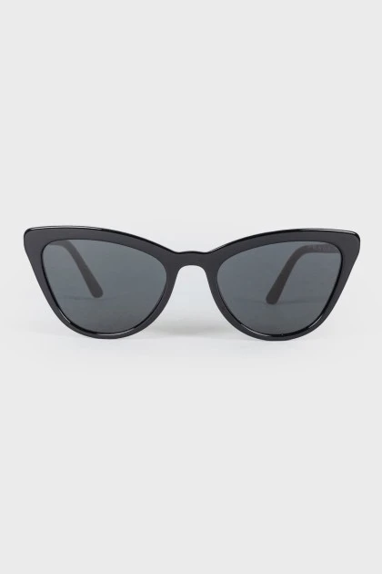 Сонцезахисні окуляри чорного кольору