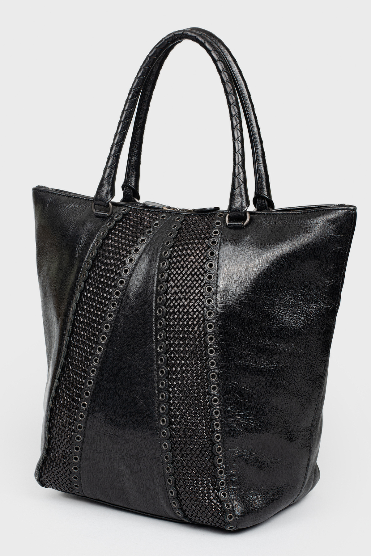 

Сумка черная с люверсами Bottega Veneta, Черный