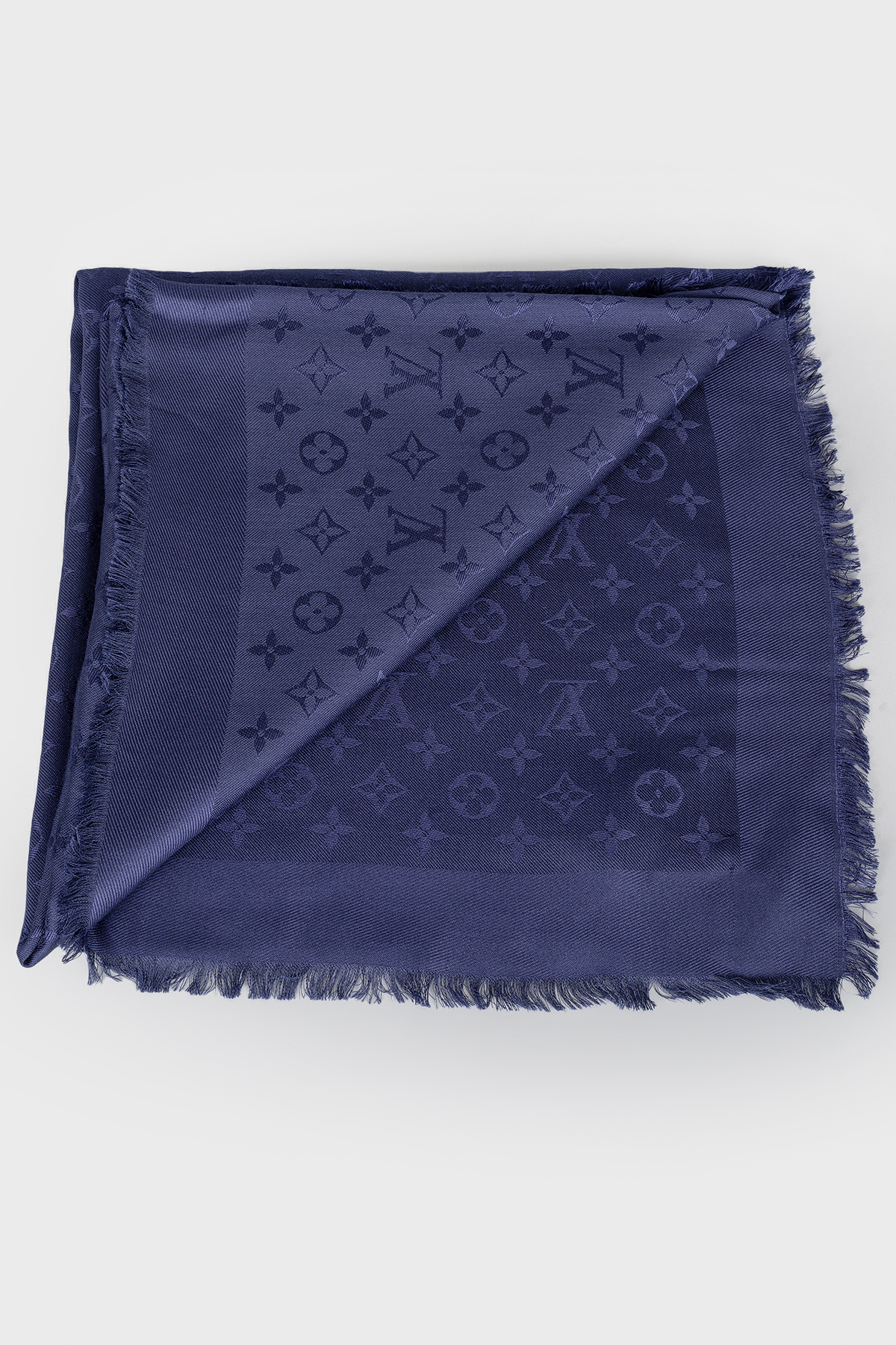 

Синий платок с лого бренда Louis Vuitton
