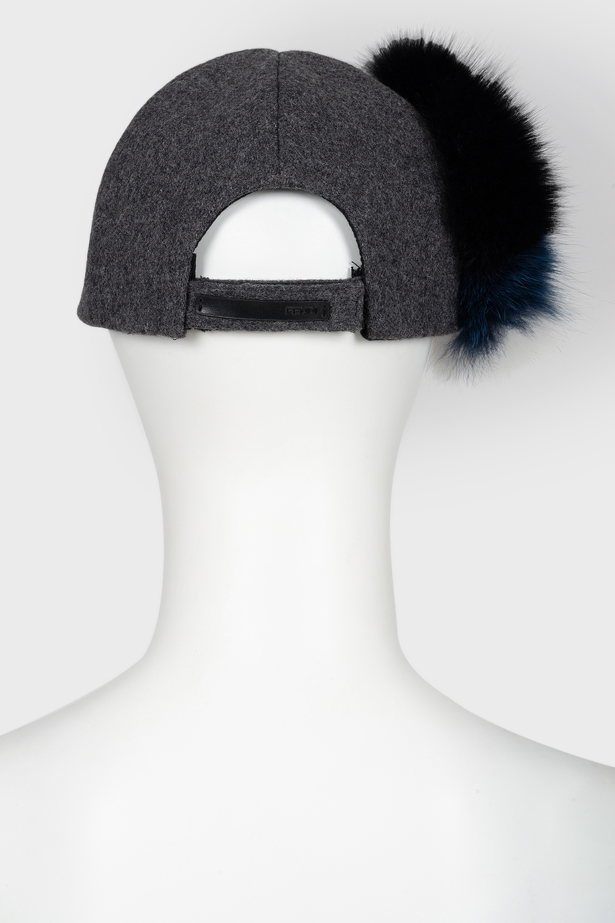 

Кепка с меховой аппликацией Fendi, Серый