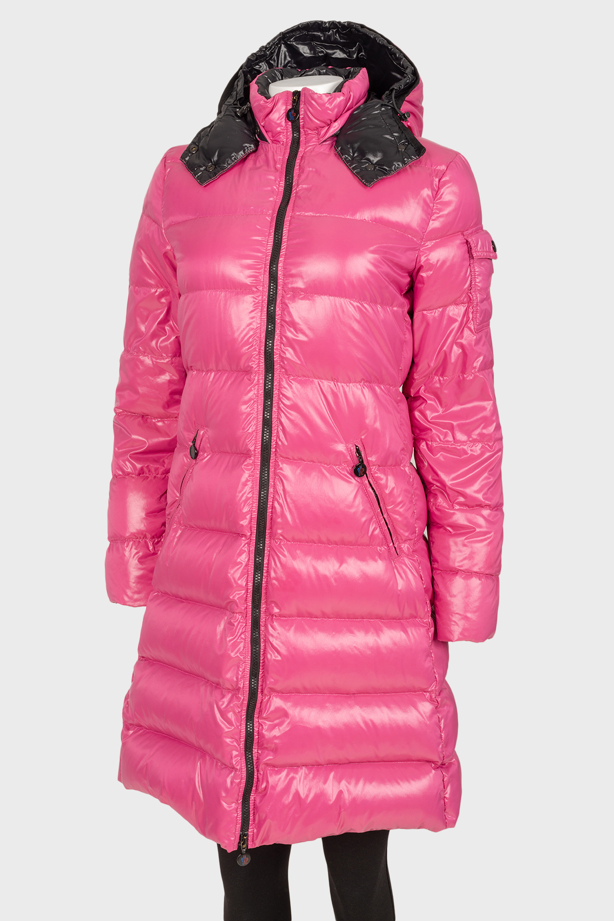 

Пуховик стеганый ярко-розовый Moncler