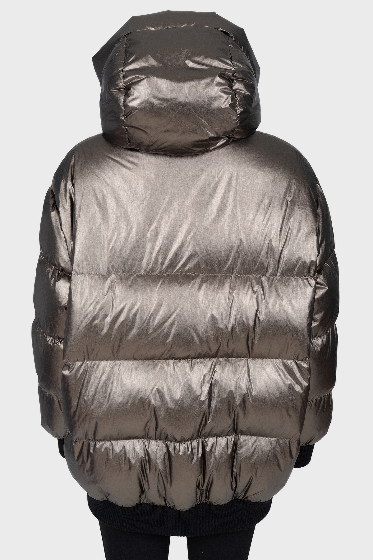 

Короткий зеленый пуховик с биркой Moncler