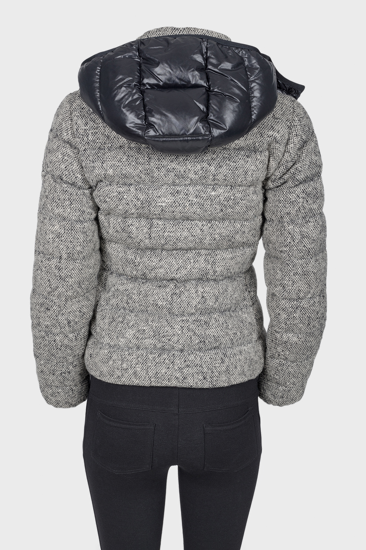 

Куртка серая приталенная Moncler, Черно-белый